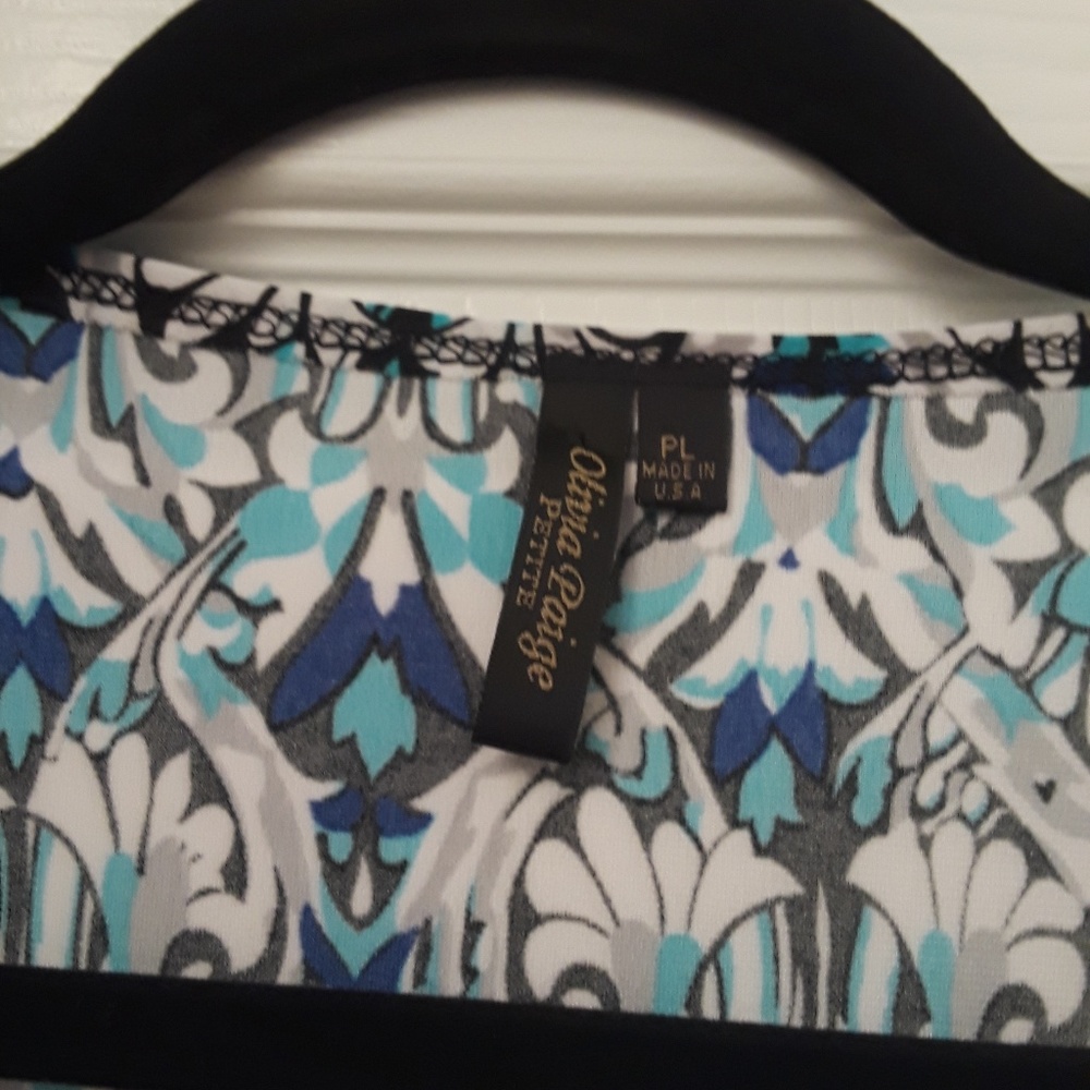 Beautiful Blue Print Top - Picture 3 of 3